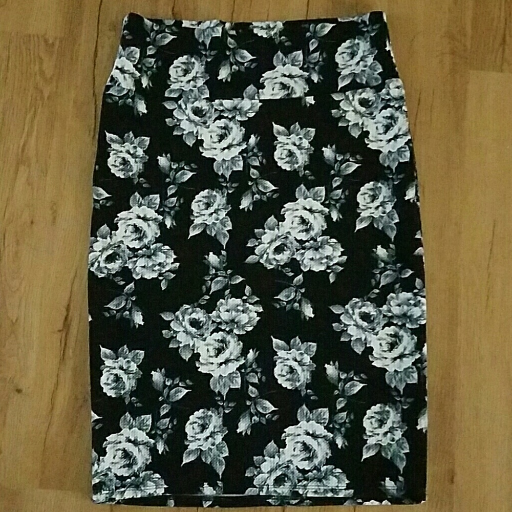 Nwot lularoe cassie skirt size medium
